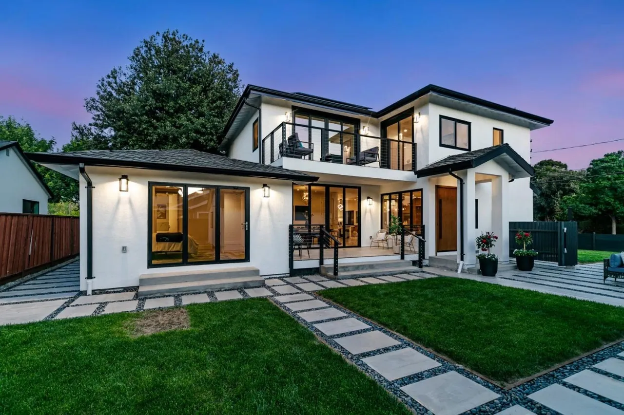 Hawthorne Ave Whole-Home Renovation